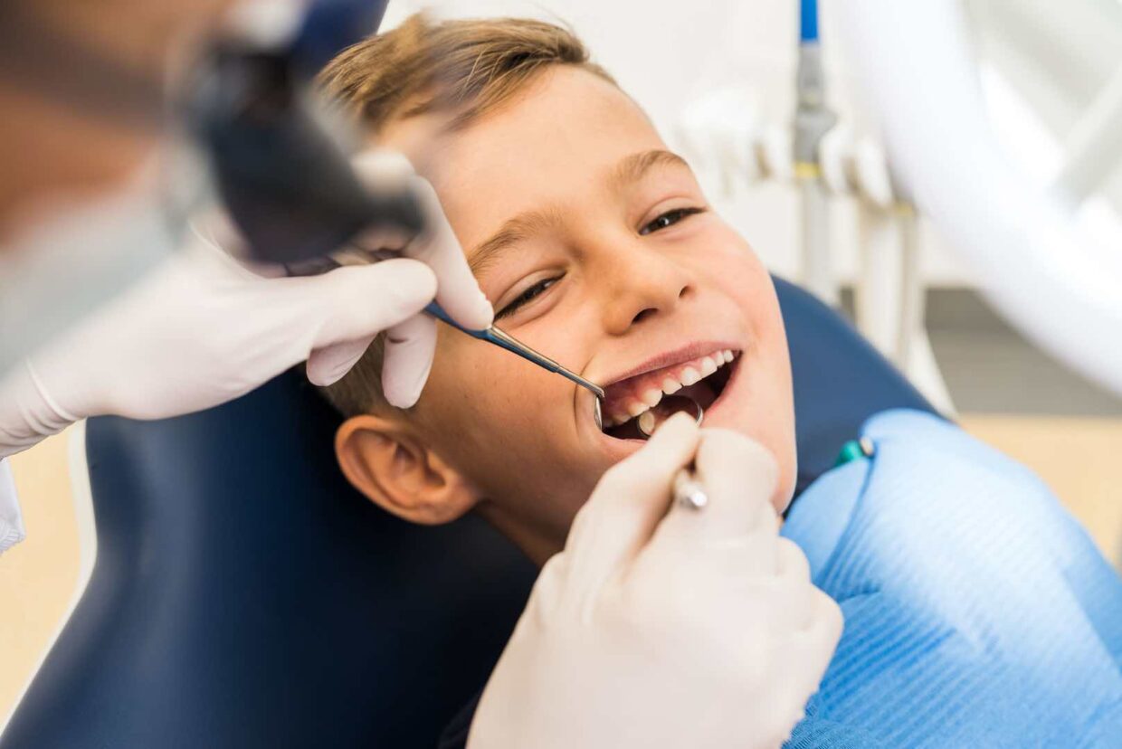 Zahnarzt-Behandlung Kind